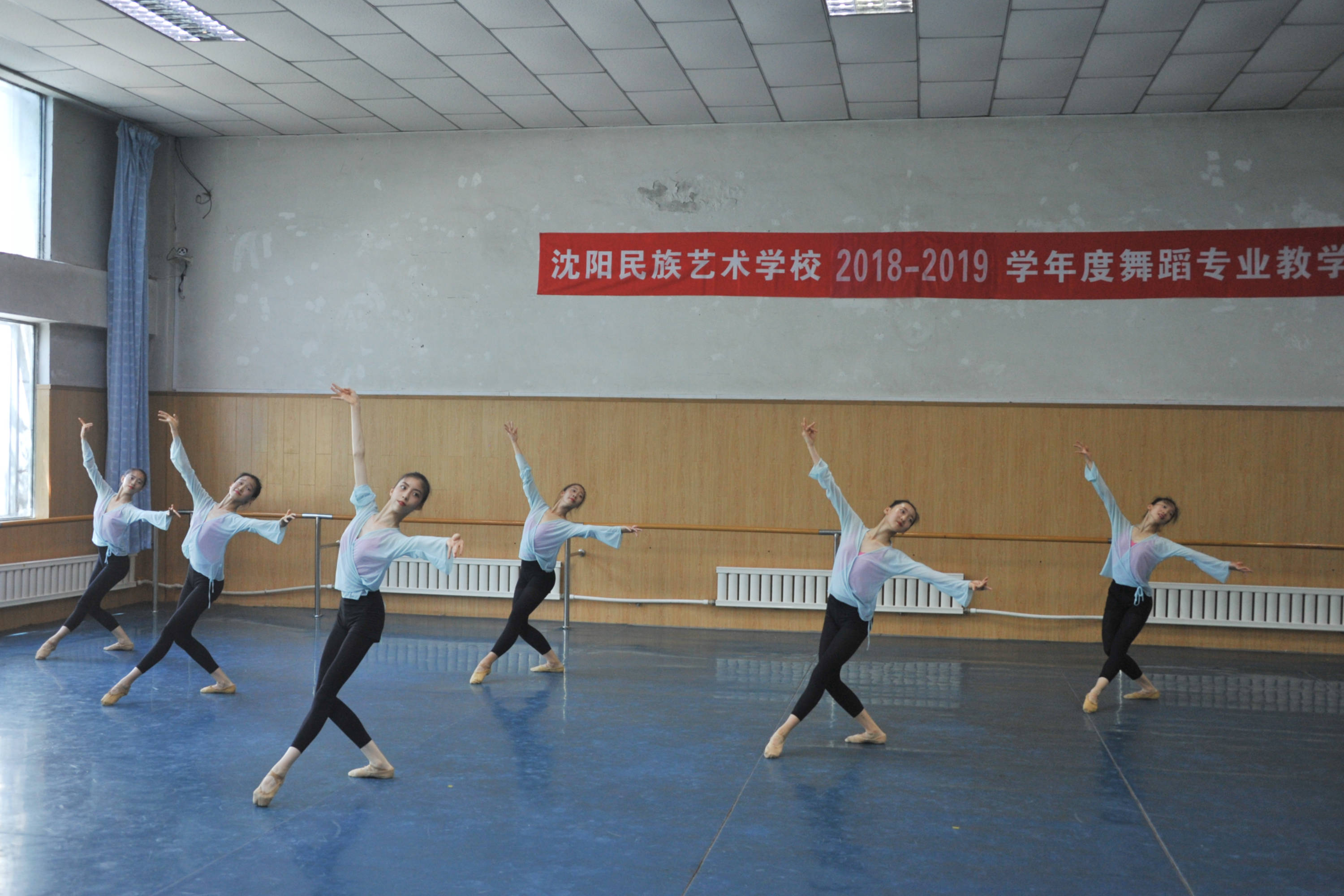 上海师范大学推出“智身课堂—EPBEA”系统——舞蹈课堂有了“智能镜子”(图1)