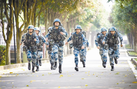 学生暑期增体能报集训还是自己练？听听体育教师与专业教练怎么说(图1)