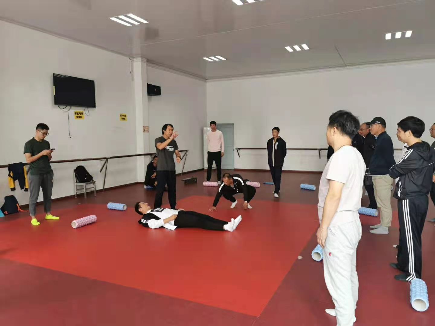 菏泽“功夫冰球队”亮相国家级训练营(图1)